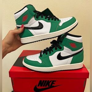 Women’s lucky green Jordan highs (size 8)